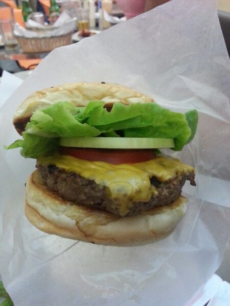 Charlie’s Grind and Grill: Superb Burger